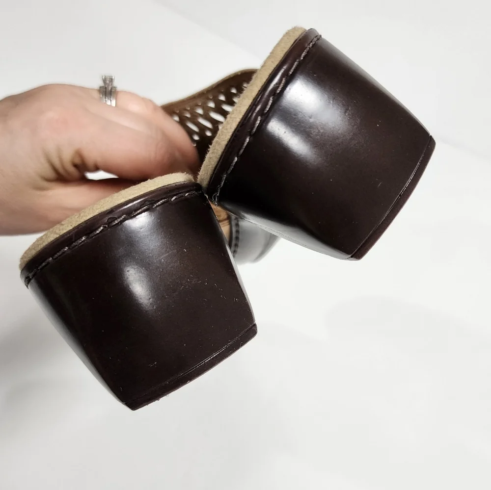 Clarks laser-cut tan leather slip-on mules womens size 9 - Picture 11 of 14